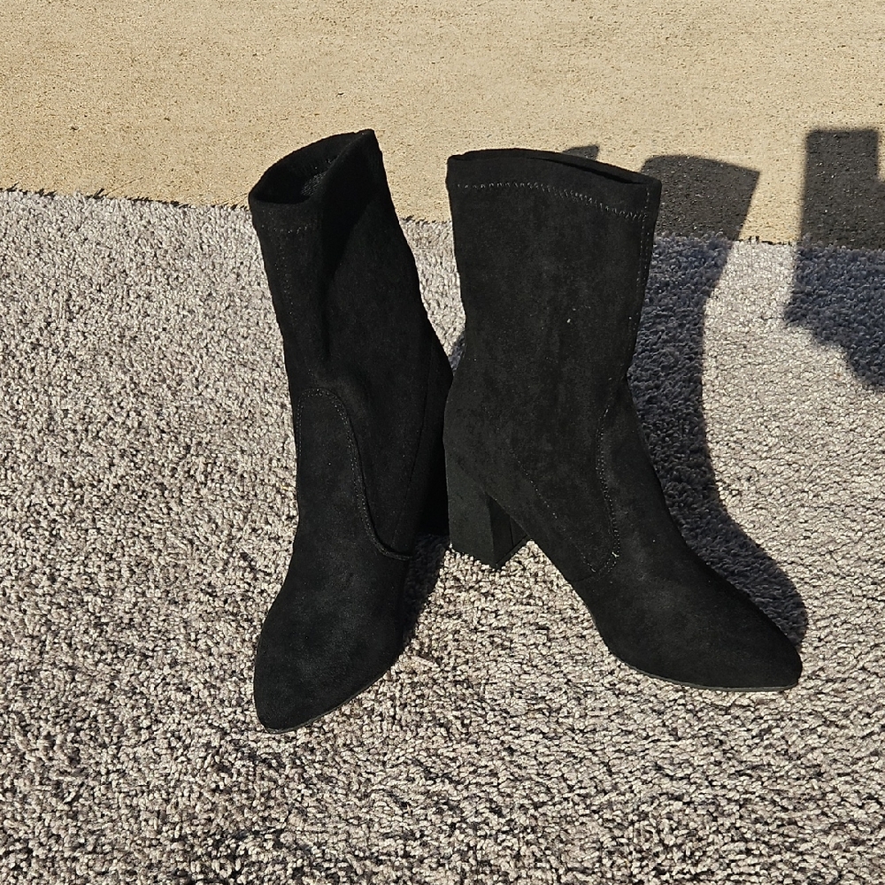 SHEIN Black Heeled Boots